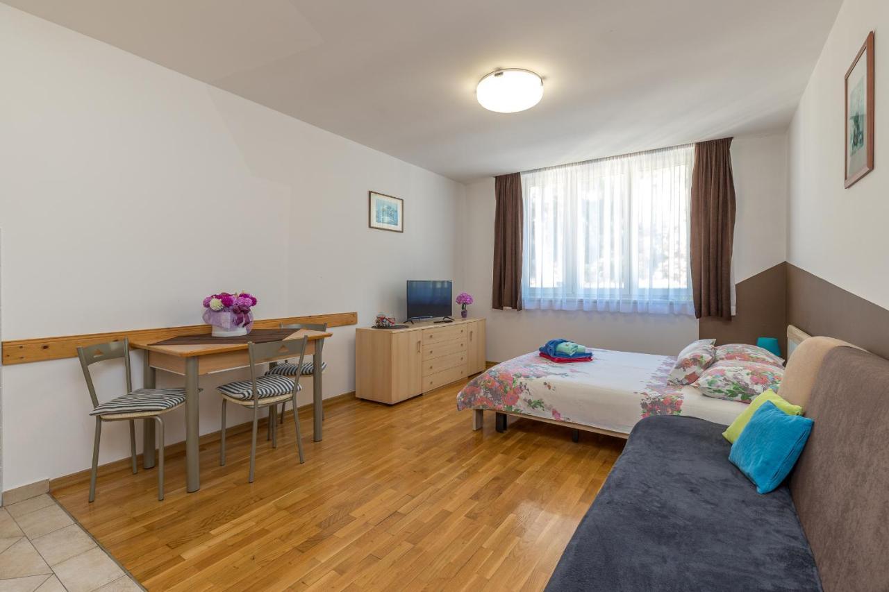 PUY Apartments Vasic מראה חיצוני תמונה